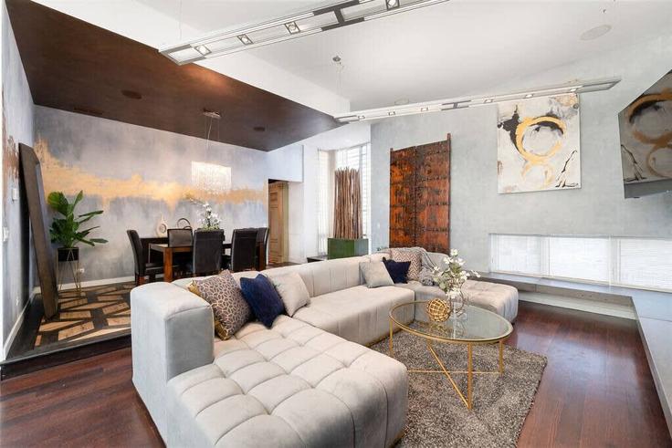 Sala de estar elegantemente projetada com móveis modernos em um apartamento no Building North Fairfield Avenue - the-dream-rentals - 1244918 - CHI em Chicago, Chicago