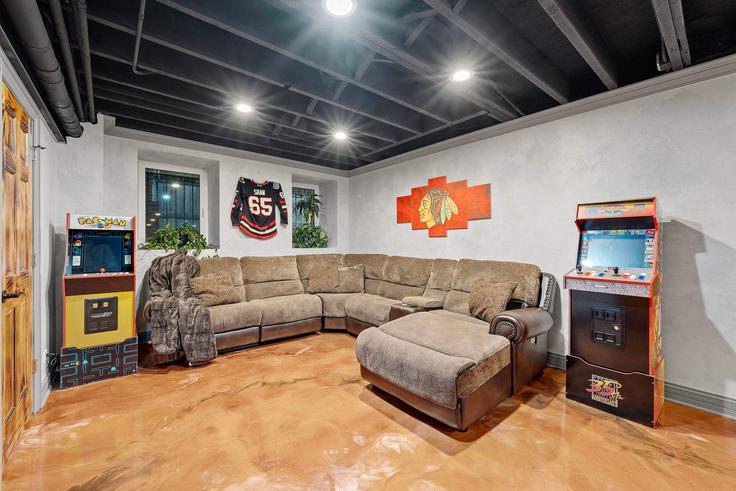 Elegant gestaltetes Wohnzimmer mit moderner Einrichtung in einer Wohnung im Building West Washington Boulevard - the-dream-rentals - 1244927 - CHI in Chicago, Chicago