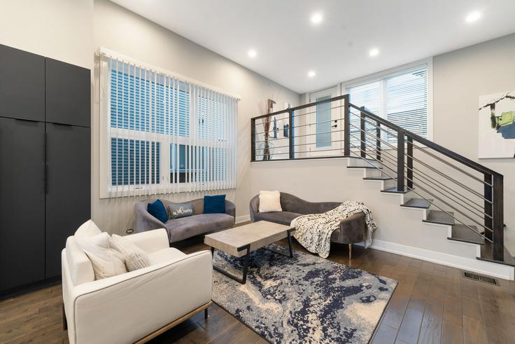 Salle de séjour élégante avec mobilier moderne dans un appartement à Building West Armitage Avenue - the-dream-rentals - 1244901 - CHI à Chicago, Chicago