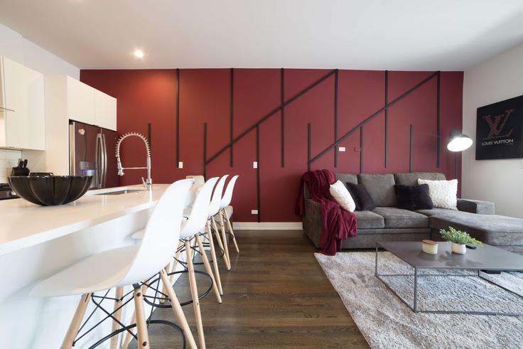 Sala de estar elegantemente projetada com móveis modernos em um apartamento no Building West Chicago Avenue - the-dream-rentals - 1244904 - CHI em Chicago, Chicago Sala de estar elegantemente projetada com móveis modernos em um apartamento no Building West Chicago Avenue - the-dream-rentals - 1244904 - CHI em Chicago, Chicago