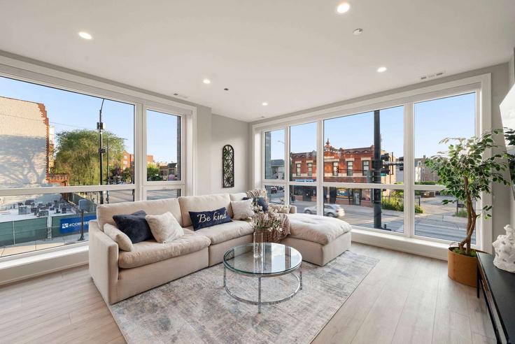 Salle de séjour élégante avec mobilier moderne dans un appartement à Building West Polk Street - the-dream-rentals - 1253891 - CHI à Chicago, Chicago