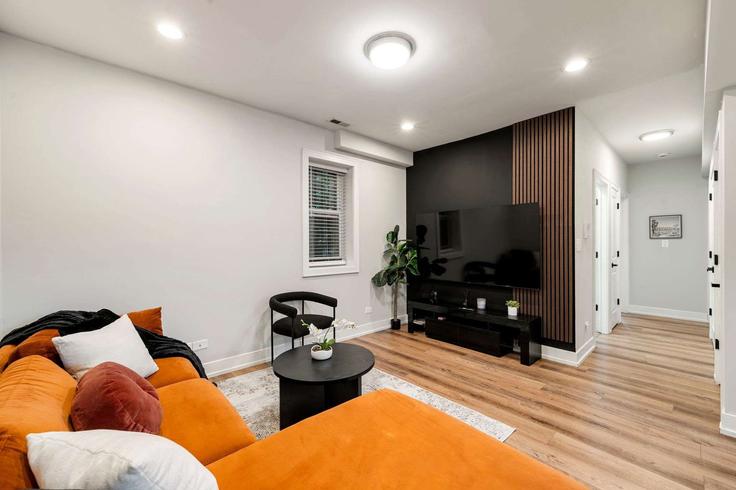 Sala de estar elegantemente projetada com móveis modernos em um apartamento no Building West 18th Street - the-dream-rentals - 1296498 - CHI em Chicago, Chicago Sala de estar elegantemente projetada com móveis modernos em um apartamento no Building West 18th Street - the-dream-rentals - 1296498 - CHI em Chicago, Chicago