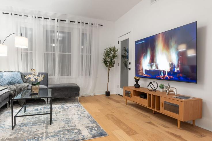 Building West Patterson Avenue - the-dream-rentals - 1354353 adresindeki bir dairede modern mobilyalarla zarif bir şekilde tasarlanmış oturma odası Chicago, Chicago