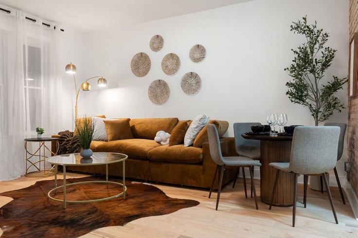 Building West Patterson Avenue - the-dream-rentals - 1354352 adresindeki bir dairede modern mobilyalarla zarif bir şekilde tasarlanmış oturma odası Chicago, Chicago