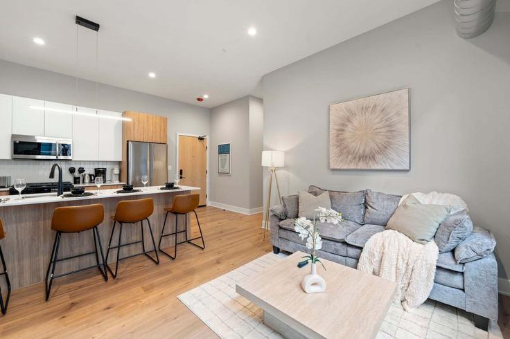 Building North Winthrop Avenue - the-dream-rentals - 1363914 adresindeki bir dairede modern mobilyalarla zarif bir şekilde tasarlanmış oturma odası Chicago, Chicago