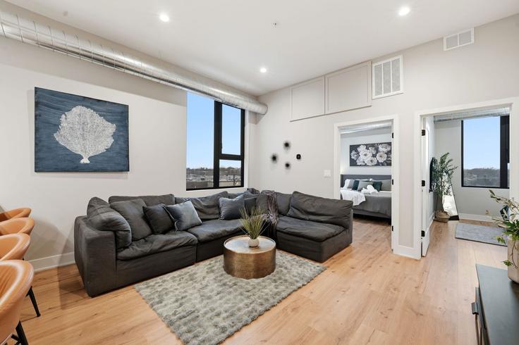 Chicago, Chicago 소재 Building North Winthrop Avenue - the-dream-rentals - 1372957 유닛에 마련된, 현대적인 가구로 꾸며진 우아한 디자인의 거실