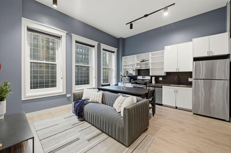 Building South Dearborn Street - the-dream-rentals - 1521516 adresindeki bir dairede modern mobilyalarla zarif bir şekilde tasarlanmış oturma odası Chicago, Chicago Building South Dearborn Street - the-dream-rentals - 1521516 adresindeki bir dairede modern mobilyalarla zarif bir şekilde tasarlanmış oturma odası Chicago, Chicago