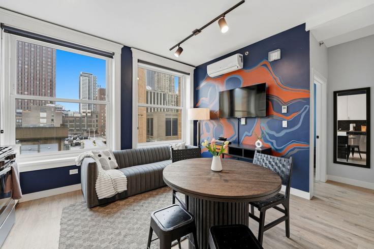Building South Dearborn Street - the-dream-rentals - 1521525 adresindeki bir dairede modern mobilyalarla zarif bir şekilde tasarlanmış oturma odası Chicago, Chicago Building South Dearborn Street - the-dream-rentals - 1521525 adresindeki bir dairede modern mobilyalarla zarif bir şekilde tasarlanmış oturma odası Chicago, Chicago