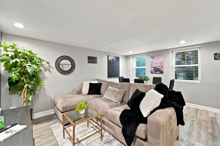 Elegante sala de estar con mobiliario moderno en un apartamento en Building West Ohio Street - the-dream-rentals - 1573406 en Chicago, Chicago Elegante sala de estar con mobiliario moderno en un apartamento en Building West Ohio Street - the-dream-rentals - 1573406 en Chicago, Chicago