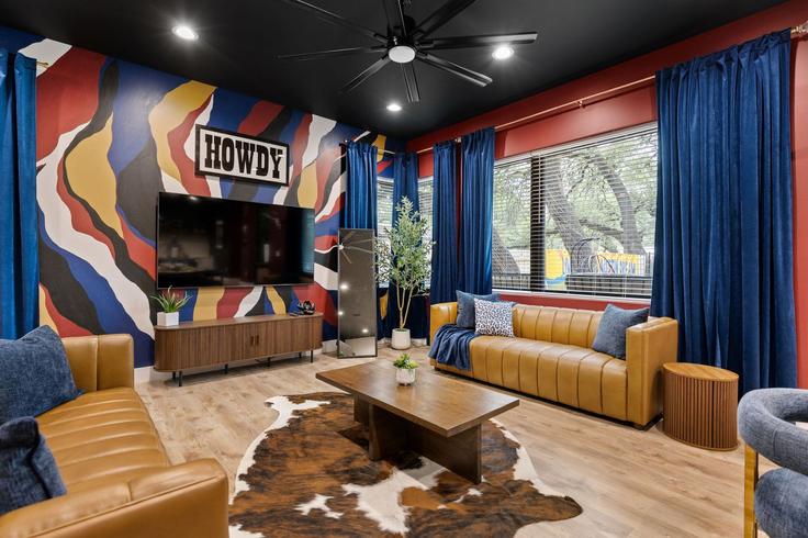 Austin, Austin에 위치한 Building Merle Drive - the-dream-rentals - 1605817 유닛의 세련된 인테리어가 돋보이는 거실