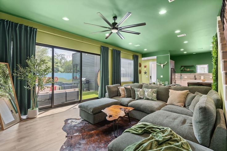 Austin, Austin에 위치한 Building Merle Drive - the-dream-rentals - 1605821 유닛의 세련된 인테리어가 돋보이는 거실
