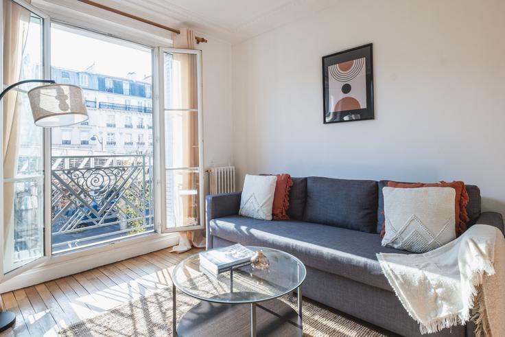 Salle de séjour élégante avec mobilier moderne dans un appartement à Building Boulevard de Grenelle - the-flex-paris - 1388290 à 15th arrondissement, Paris Salle de séjour élégante avec mobilier moderne dans un appartement à Building Boulevard de Grenelle - the-flex-paris - 1388290 à 15th arrondissement, Paris