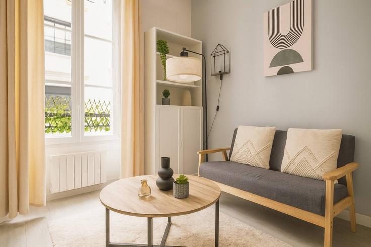 Salle de séjour élégante avec mobilier moderne dans un appartement à Building Rue Singer - the-flex-paris - 1388296 à 16th arrondissement, Paris