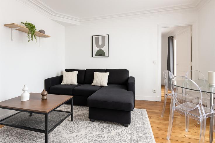 Salle de séjour élégante avec mobilier moderne dans un appartement à Building Boulevard Saint-Marcel - the-flex-paris - 1388314 à 13th arrondissement, Paris