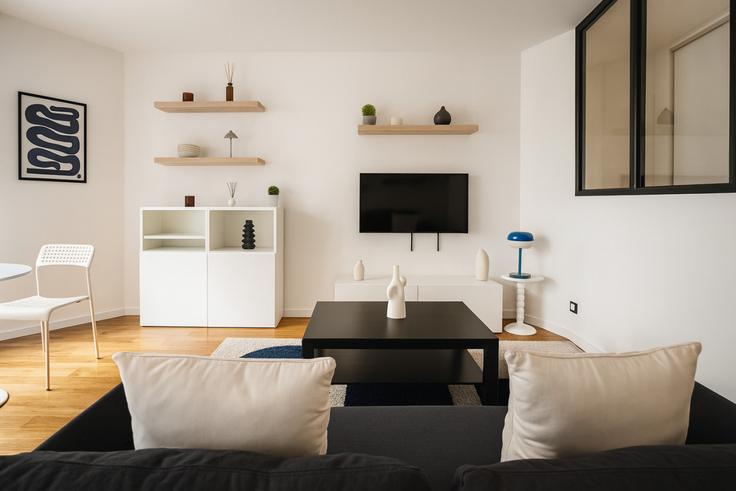 Salle de séjour élégante avec mobilier moderne dans un appartement à Building Rue Mathis - the-flex-paris - 1388324 à 19th arrondissement, Paris Salle de séjour élégante avec mobilier moderne dans un appartement à Building Rue Mathis - the-flex-paris - 1388324 à 19th arrondissement, Paris