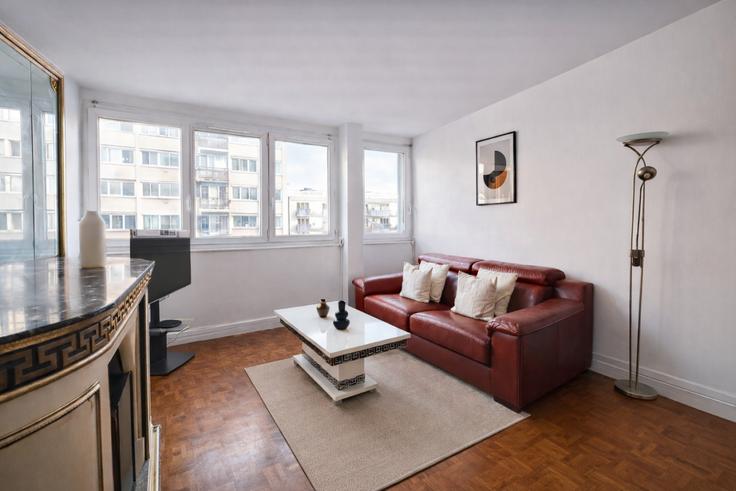 Elegant gestaltetes Wohnzimmer mit moderner Einrichtung in einer Wohnung im Building Rue Boussingault - the-flex-paris - 1388329 in 13th arrondissement, Paris Elegant gestaltetes Wohnzimmer mit moderner Einrichtung in einer Wohnung im Building Rue Boussingault - the-flex-paris - 1388329 in 13th arrondissement, Paris