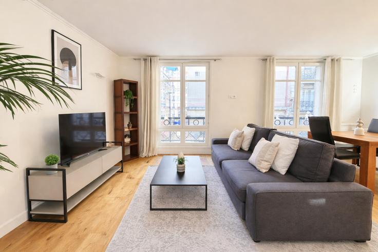 Sala de estar elegantemente projetada com móveis modernos em um apartamento no Building Rue Daguerre - the-flex-paris - 1492944 em 14th arrondissement, Paris