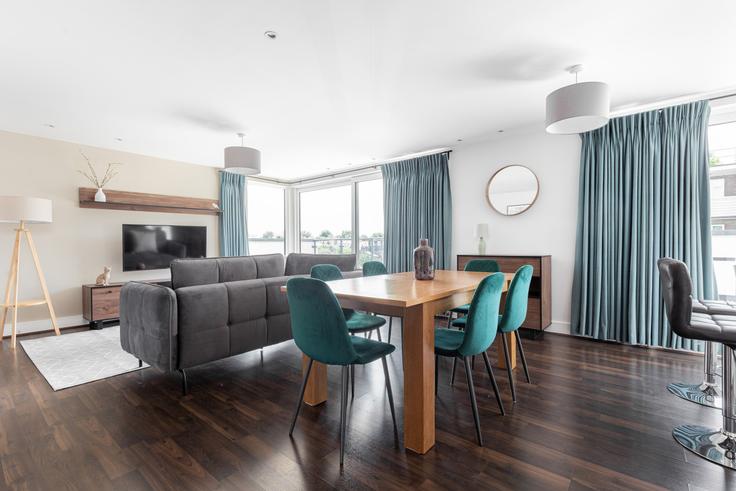 London Borough of Wandsworth, London에 위치한 Building Lebanon Road - the-flex - 1254161 - LON 아파트의 세련된 인테리어가 돋보이는 거실