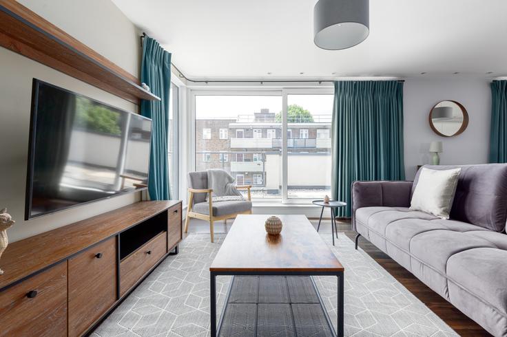 Elegant gestaltetes Wohnzimmer mit moderner Einrichtung in einer Wohnung im Building Lebanon Road - the-flex - 1254161 - LON in London Borough of Wandsworth, London