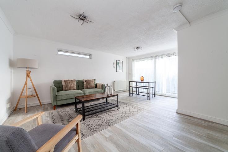 Building Radbourne Crescent - the-flex - 1254173 - LON adresindeki bir dairede modern mobilyalarla zarif bir şekilde tasarlanmış oturma odası London Borough of Waltham Forest, London