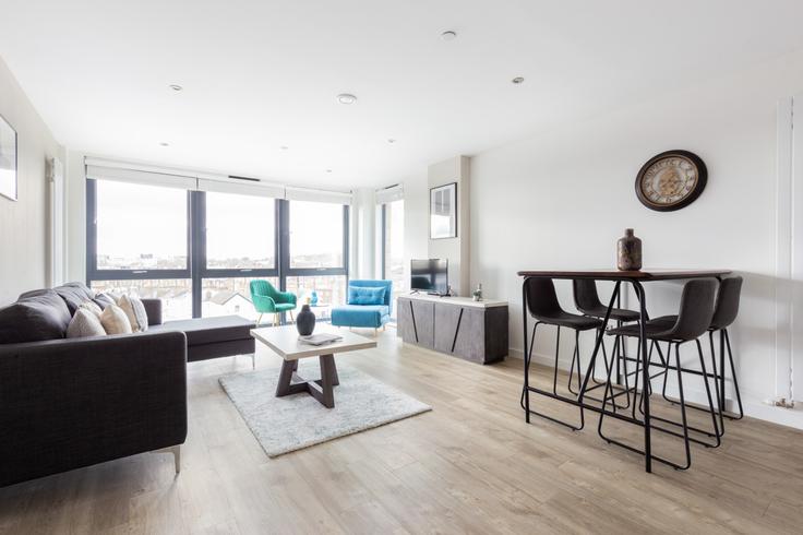 London Borough of Camden, London에 위치한 Building Centric Close - the-flex - 1254192 - LON 아파트의 세련된 인테리어가 돋보이는 거실 London Borough of Camden, London에 위치한 Building Centric Close - the-flex - 1254192 - LON 아파트의 세련된 인테리어가 돋보이는 거실