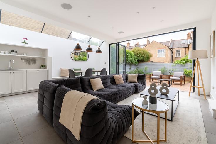 Building Englewood Road - the-flex - 1254216 - LON adresindeki bir dairede modern mobilyalarla zarif bir şekilde tasarlanmış oturma odası London Borough of Lambeth, London Building Englewood Road - the-flex - 1254216 - LON adresindeki bir dairede modern mobilyalarla zarif bir şekilde tasarlanmış oturma odası London Borough of Lambeth, London