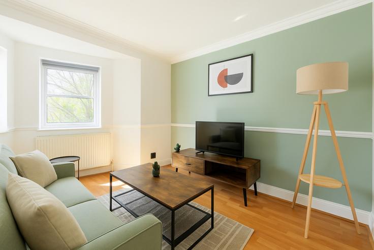 London Borough of Hammersmith and Fulham, London에 위치한 Building Melrose Gardens - the-flex - 1254274 - LON 아파트의 세련된 인테리어가 돋보이는 거실