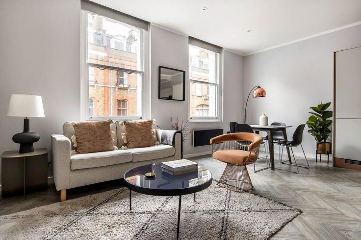 London City of WestminsterのBuilding Great Titchfield Street - the-invited - 1526904のアパートメントにある、モダンな家具を備えたエレガントなデザインのリビングルーム
