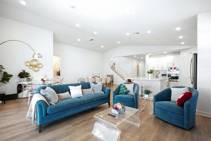 Elegant gestaltetes Wohnzimmer mit moderner Einrichtung in einer Wohnung im Building Errol way - the-max-group - 1635975 in Chino Hills, Chino Hills Elegant gestaltetes Wohnzimmer mit moderner Einrichtung in einer Wohnung im Building Errol way - the-max-group - 1635975 in Chino Hills, Chino Hills