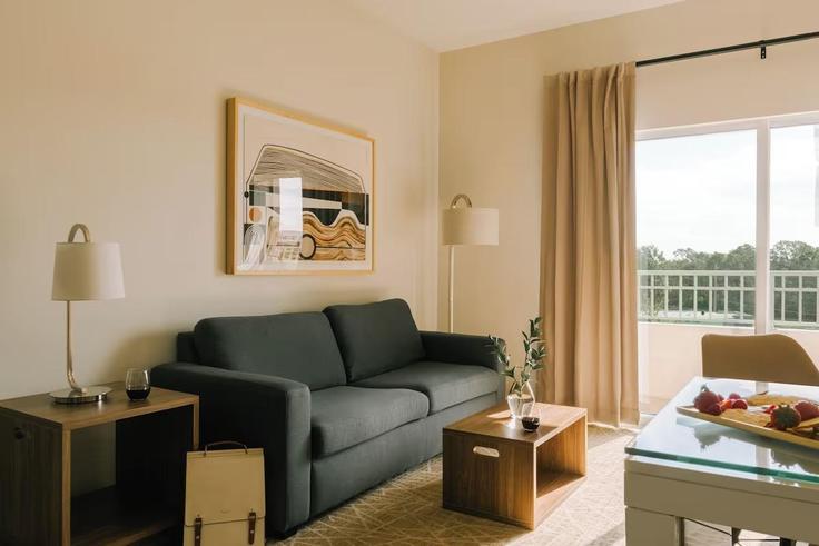 Orlando, Orlando에 위치한 Building Universal Boulevard - the-point-by-edge - 1285729 - MCO 아파트의 세련된 인테리어가 돋보이는 거실