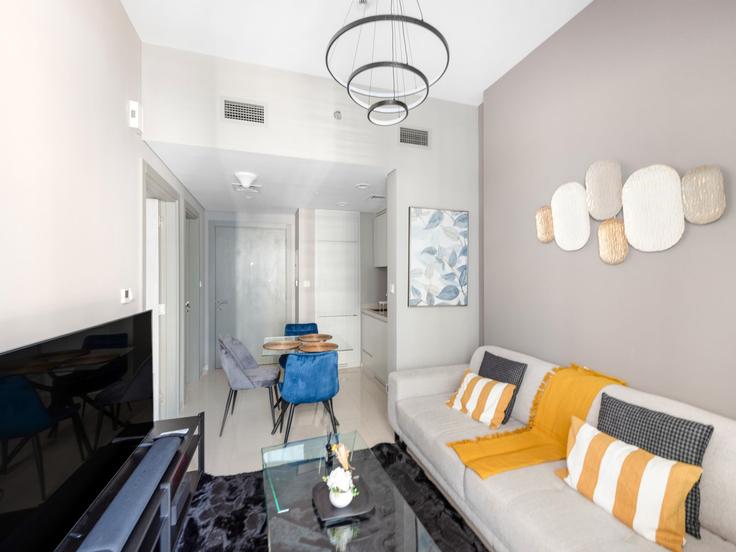 Business Bay, Dubai 소재 Building Al A'amal Street - the-prive-hospitality-vacation-homes - 1258126 - DXB 유닛에 마련된, 현대적인 가구로 꾸며진 우아한 디자인의 거실