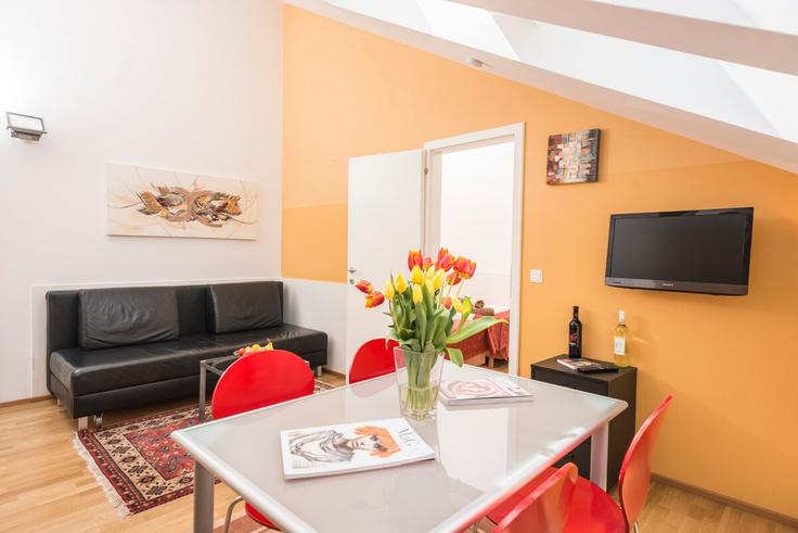 Elegant gestaltetes Wohnzimmer mit moderner Einrichtung in einer Wohnung im Building Ferchergasse - the-ranks-gmbh - 1587036 in Vienna, Vienna Elegant gestaltetes Wohnzimmer mit moderner Einrichtung in einer Wohnung im Building Ferchergasse - the-ranks-gmbh - 1587036 in Vienna, Vienna