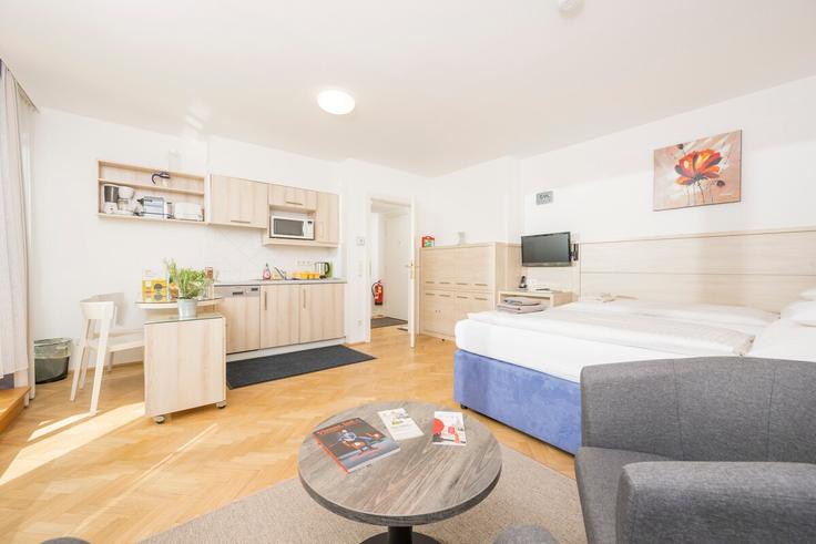 Elegant gestaltetes Wohnzimmer mit moderner Einrichtung in einer Wohnung im Building Heigerleinstraße - the-ranks-gmbh - 1587033 in Vienna, Vienna Elegant gestaltetes Wohnzimmer mit moderner Einrichtung in einer Wohnung im Building Heigerleinstraße - the-ranks-gmbh - 1587033 in Vienna, Vienna