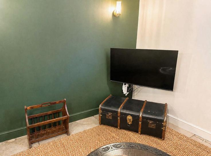 Elegant gestaltetes Wohnzimmer mit moderner Einrichtung in einer Wohnung im Building Church Road - the-serviced-accommodation-company - 1697658 in Billingham, Billingham