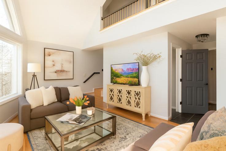 Statesville, Statesville에 위치한 Building Laurel Cove Road - the-simply-home-host-company - 1293782 - USA 유닛의 세련된 인테리어가 돋보이는 거실