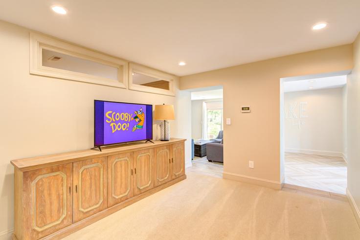 Building Springpoint Lane - the-simply-home-host-company - 1293792 - USA adresindeki bir dairede modern mobilyalarla zarif bir şekilde tasarlanmış oturma odası Charlotte, Charlotte Building Springpoint Lane - the-simply-home-host-company - 1293792 - USA adresindeki bir dairede modern mobilyalarla zarif bir şekilde tasarlanmış oturma odası Charlotte, Charlotte