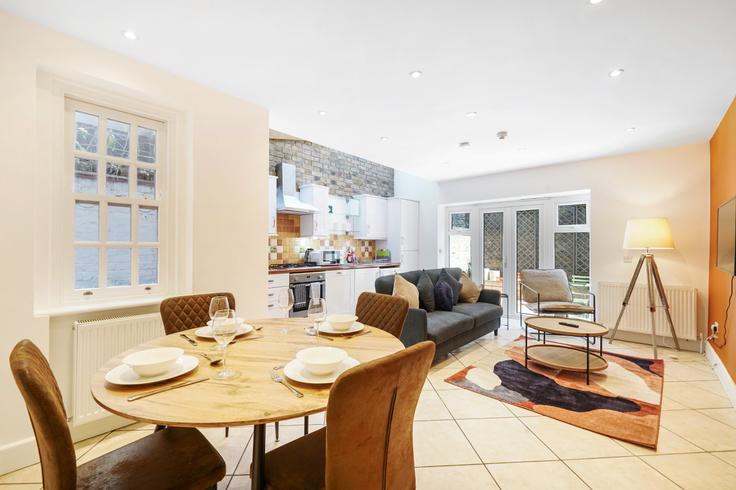 Elegante sala de estar con mobiliario moderno en un apartamento en Building Bridport Place - the-stress-free-group - 1337185 en London Borough of Hackney, London Elegante sala de estar con mobiliario moderno en un apartamento en Building Bridport Place - the-stress-free-group - 1337185 en London Borough of Hackney, London