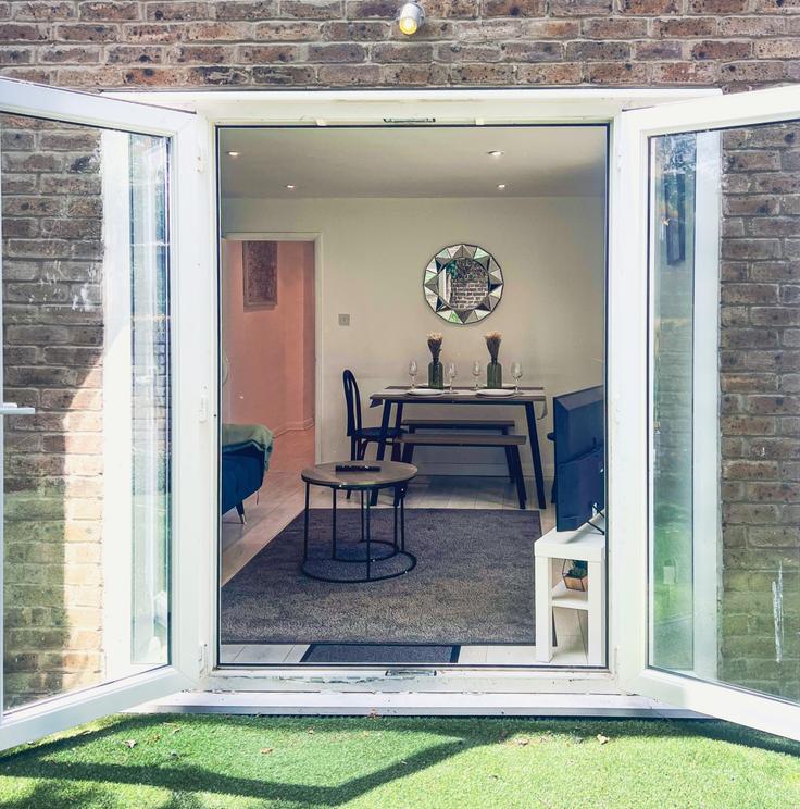 City of Westminster, London에 위치한 Building Ashmore Road - the-stress-free-group - 1337196 유닛의 세련된 인테리어가 돋보이는 거실 City of Westminster, London에 위치한 Building Ashmore Road - the-stress-free-group - 1337196 유닛의 세련된 인테리어가 돋보이는 거실