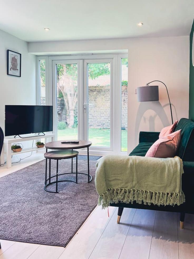 Salle de séjour élégante avec mobilier moderne dans un appartement à Building Ashmore Road - the-stress-free-group - 1337196 à City of Westminster, London Salle de séjour élégante avec mobilier moderne dans un appartement à Building Ashmore Road - the-stress-free-group - 1337196 à City of Westminster, London