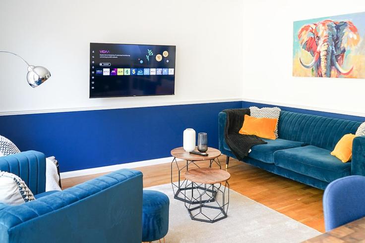 Elegante sala de estar con mobiliario moderno en un apartamento en Building Divis Way - the-stress-free-group - 1388349 en London Borough of Wandsworth, London Elegante sala de estar con mobiliario moderno en un apartamento en Building Divis Way - the-stress-free-group - 1388349 en London Borough of Wandsworth, London