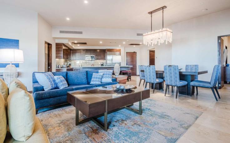 Building Diamante Boulevard - theagencybaja - 1225802 - MEX adresindeki bir dairede modern mobilyalarla zarif bir şekilde tasarlanmış oturma odası Cabo San Lucas, Cabo San Lucas