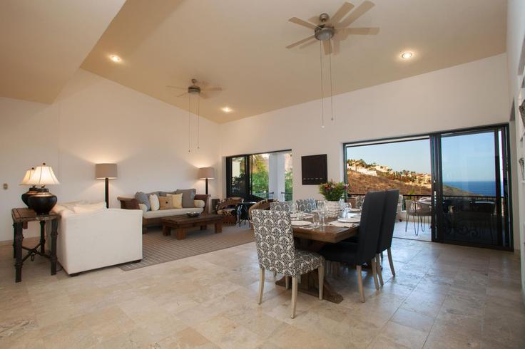 Salle de séjour élégante avec mobilier moderne dans un appartement à Building Carretera Transpeninsular - theagencybaja - 1297819 - MEX à Palmilla, Palmilla Salle de séjour élégante avec mobilier moderne dans un appartement à Building Carretera Transpeninsular - theagencybaja - 1297819 - MEX à Palmilla, Palmilla