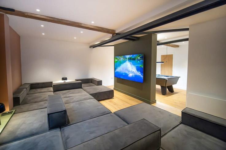 Sala de estar elegantemente projetada com móveis modernos em um apartamento no Building Addington Street - theheim - 1499232 em Manchester, Manchester