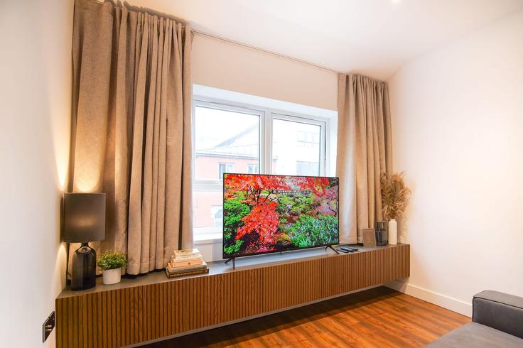 Sala de estar elegantemente projetada com móveis modernos em um apartamento no Building Oldham Street - theheim - 1499244 em Manchester, Manchester