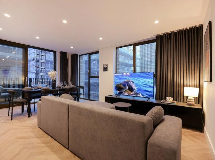 Elegant gestaltetes Wohnzimmer mit moderner Einrichtung in einer Wohnung im Building Lomax Street - theheim - 1499215 in Manchester, Manchester