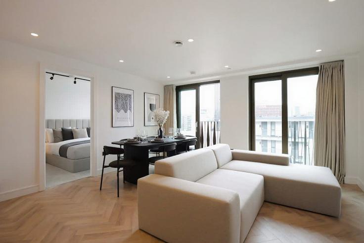 Elegant gestaltetes Wohnzimmer mit moderner Einrichtung in einer Wohnung im Building Lomax Street - theheim - 1499212 in Manchester, Manchester