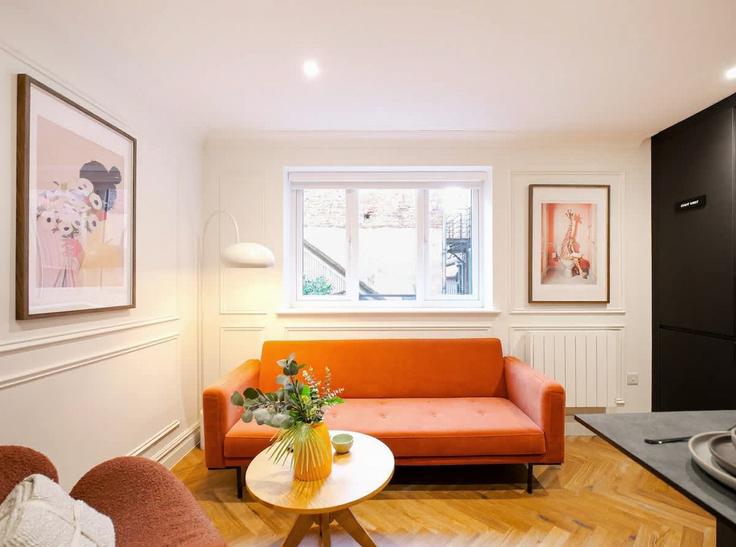 Sala de estar elegantemente projetada com móveis modernos em um apartamento no Building Oldham Street - theheim - 1499224 em Manchester, Manchester