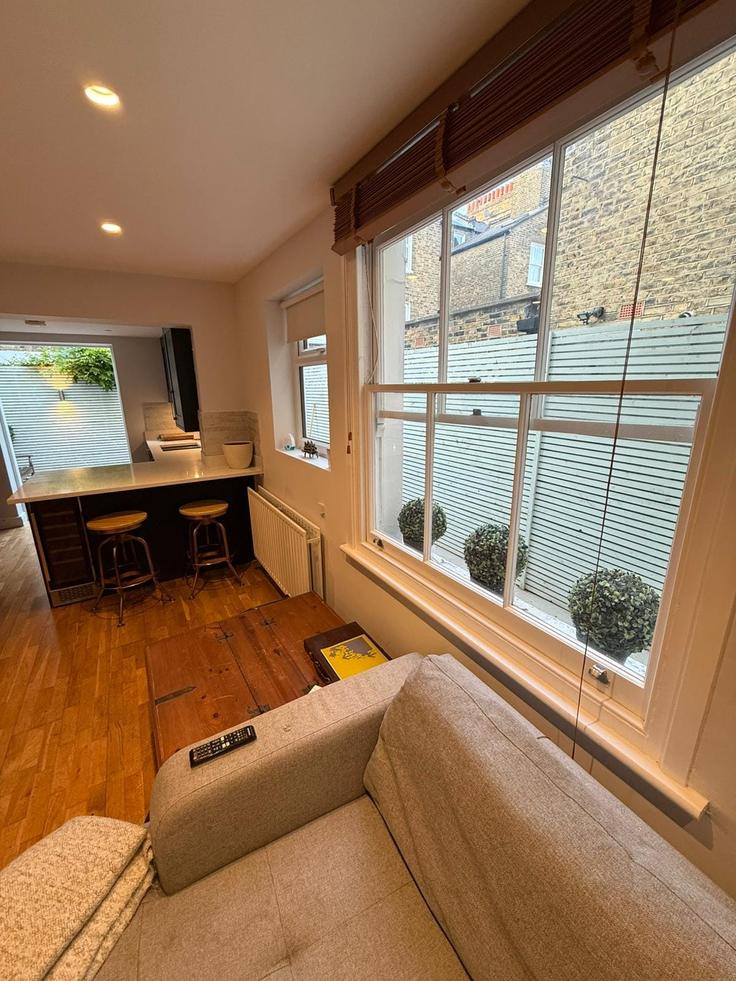 London Borough of Lambeth, London에 위치한 Building Reed Place - thehomehandover - 1035543 - LON 유닛의 세련된 인테리어가 돋보이는 거실 London Borough of Lambeth, London에 위치한 Building Reed Place - thehomehandover - 1035543 - LON 유닛의 세련된 인테리어가 돋보이는 거실