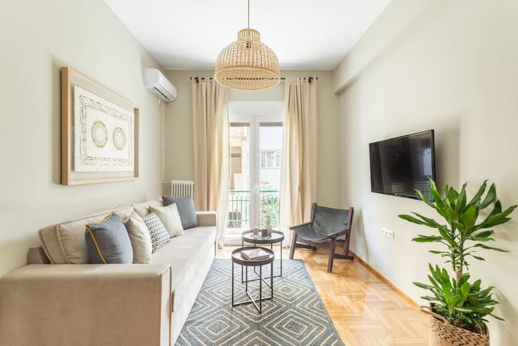 Athens Central AthensのBuilding Irakleous - thehomis - 1358787のアパートメントにある、モダンな家具を備えたエレガントなデザインのリビングルーム Athens Central AthensのBuilding Irakleous - thehomis - 1358787のアパートメントにある、モダンな家具を備えたエレガントなデザインのリビングルーム