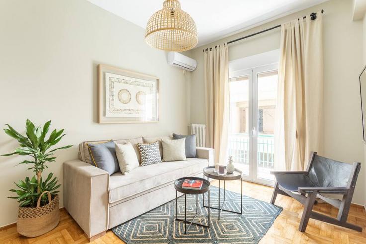 Central Athens, Athens에 위치한 Building Irakleous - thehomis - 1358787 유닛의 세련된 인테리어가 돋보이는 거실